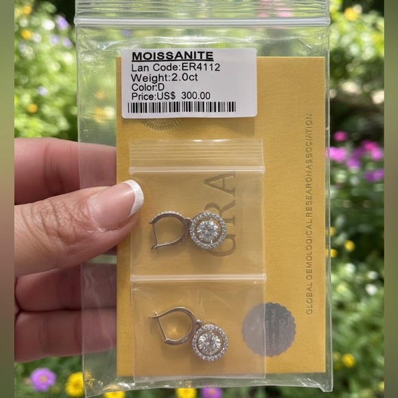 NWT 2CT Moissanite Drop Earnings .925 Sterling Silver. Retails $300 - Picture 3 of 3